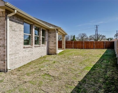 101 Gardenia Drive - Photo Thumbnail 21