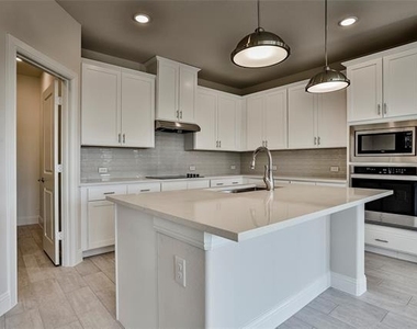 101 Gardenia Drive - Photo Thumbnail 7