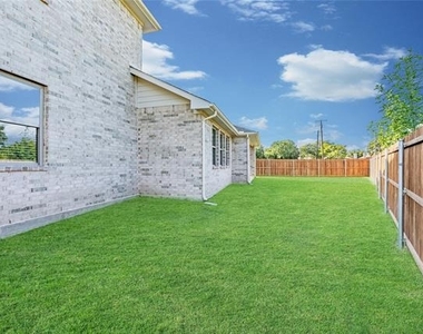 101 Gardenia Drive - Photo Thumbnail 3