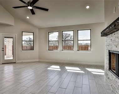 101 Gardenia Drive - Photo Thumbnail 6