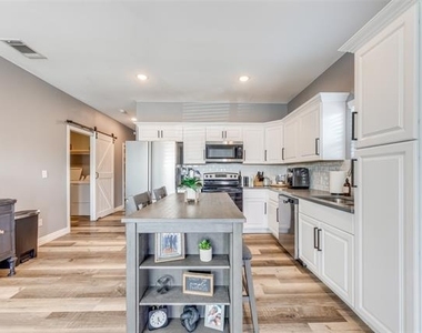 1429 E Odneal Street - Photo Thumbnail 3