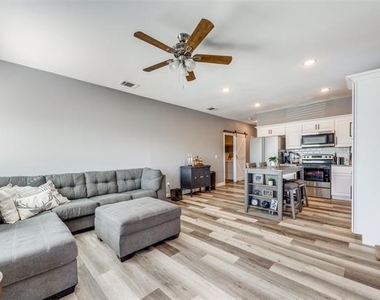1429 E Odneal Street - Photo Thumbnail 2