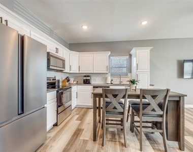 1429 E Odneal Street - Photo Thumbnail 4