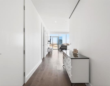 7901 Windrose Avenue - Photo Thumbnail 6