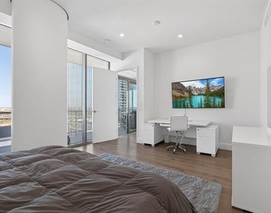 7901 Windrose Avenue - Photo Thumbnail 14
