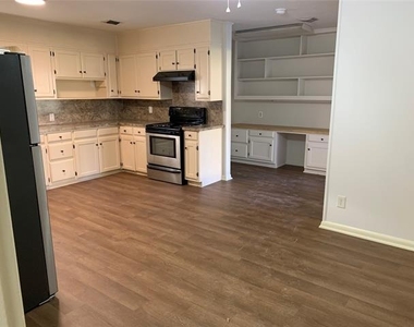 1402 S Cliff Street - Photo Thumbnail 2