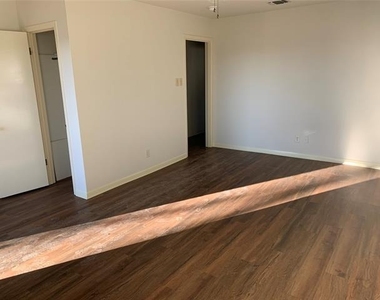 1402 S Cliff Street - Photo Thumbnail 1