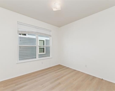 9108 Blackstone Drive - Photo Thumbnail 13