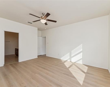 9108 Blackstone Drive - Photo Thumbnail 18