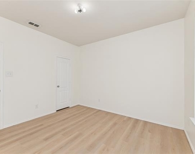 9108 Blackstone Drive - Photo Thumbnail 16