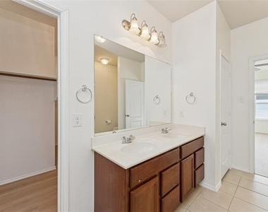 9108 Blackstone Drive - Photo Thumbnail 22