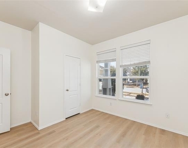 9108 Blackstone Drive - Photo Thumbnail 10