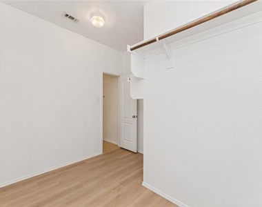 9108 Blackstone Drive - Photo Thumbnail 20