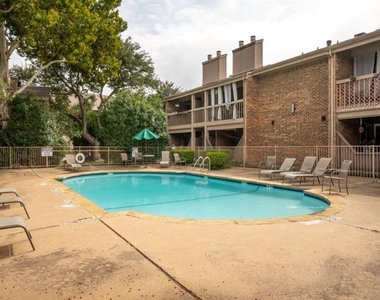 5132 Amesbury Drive - Photo Thumbnail 24