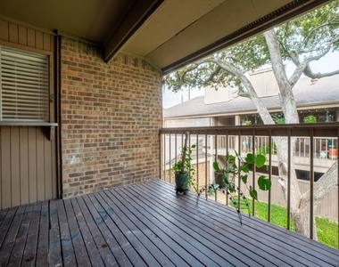 5132 Amesbury Drive - Photo Thumbnail 5