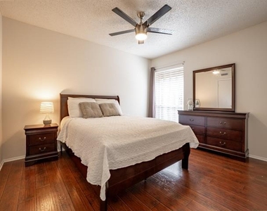 5132 Amesbury Drive - Photo Thumbnail 16