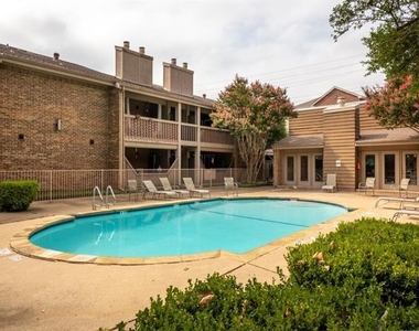 5132 Amesbury Drive - Photo Thumbnail 2