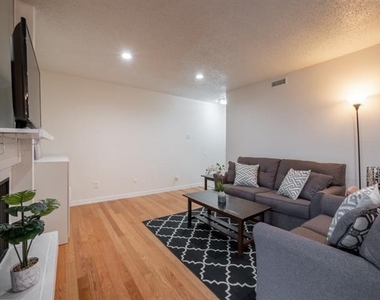 5132 Amesbury Drive - Photo Thumbnail 7