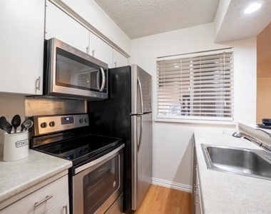5132 Amesbury Drive - Photo Thumbnail 13