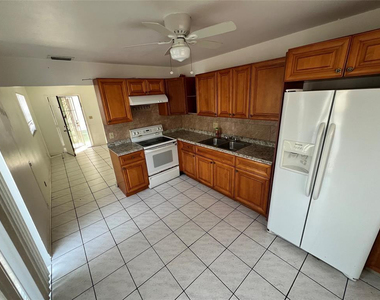 230 Sw 1st Street - Photo Thumbnail 12