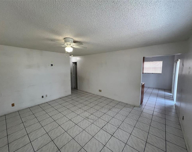230 Sw 1st Street - Photo Thumbnail 4