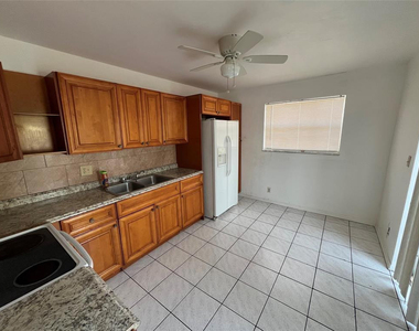230 Sw 1st Street - Photo Thumbnail 15