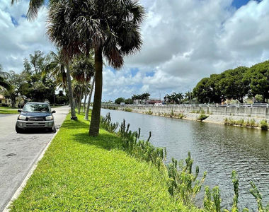 230 Sw 1st Street - Photo Thumbnail 3