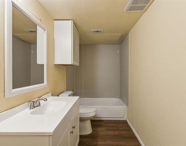 1821 Randolph Drive - Photo Thumbnail 7