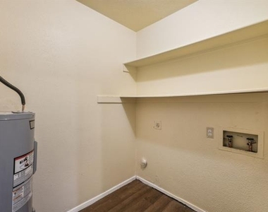 1821 Randolph Drive - Photo Thumbnail 8