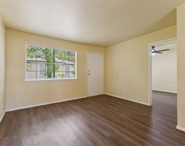 1821 Randolph Drive - Photo Thumbnail 9