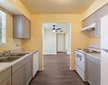 1821 Randolph Drive - Photo Thumbnail 2