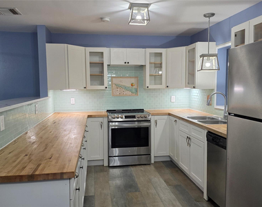 426 Tulip Drive - Photo Thumbnail 3
