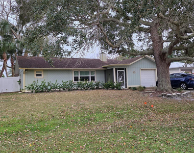 426 Tulip Drive - Photo Thumbnail 2