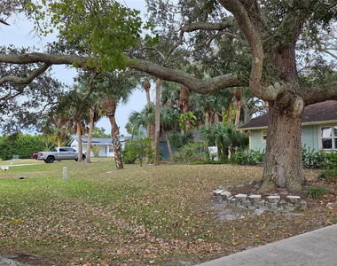 426 Tulip Drive - Photo Thumbnail 1