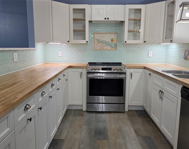 426 Tulip Drive - Photo Thumbnail 4