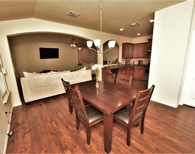 3217 Jackal Drive - Photo Thumbnail 9