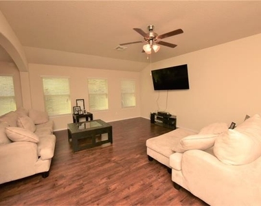 3217 Jackal Drive - Photo Thumbnail 11