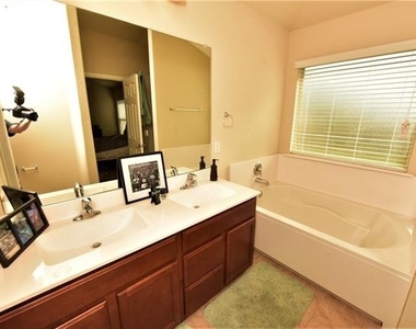 3217 Jackal Drive - Photo Thumbnail 19