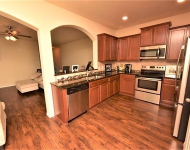 3217 Jackal Drive - Photo Thumbnail 7