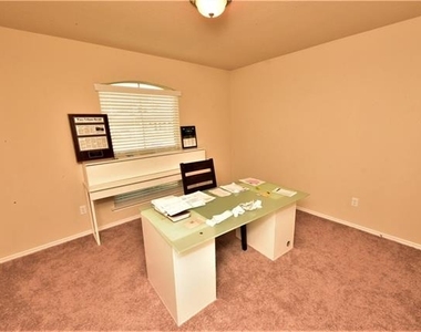 3217 Jackal Drive - Photo Thumbnail 12