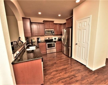 3217 Jackal Drive - Photo Thumbnail 2