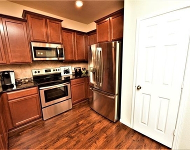 3217 Jackal Drive - Photo Thumbnail 10