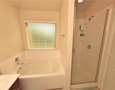 3217 Jackal Drive - Photo Thumbnail 16