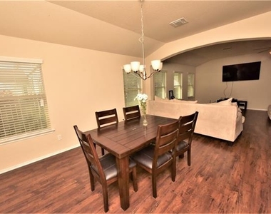 3217 Jackal Drive - Photo Thumbnail 8