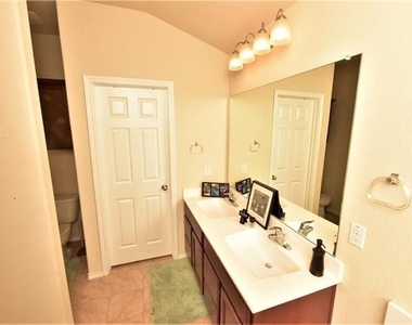 3217 Jackal Drive - Photo Thumbnail 15