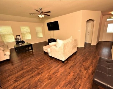 3217 Jackal Drive - Photo Thumbnail 1