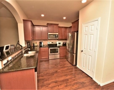 3217 Jackal Drive - Photo Thumbnail 6
