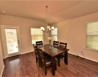 3217 Jackal Drive - Photo Thumbnail 5