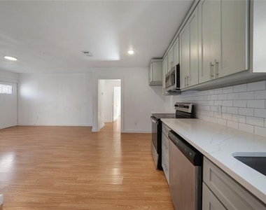 3214 King Street - Photo Thumbnail 5