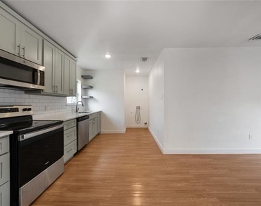 3214 King Street - Photo Thumbnail 8